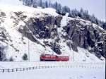 RhB Schnellzug HEIDILAND/BERNINA-EXPRESS G 503 von Landquart ber Davos-Platz und Albula nach Tirano mit Kurswagenteil von Samedan nach St.Moritz am 04.10.1999 kurz vor Celerina mit E-Lok Ge 6/6II 703 - B 2357. Hinweis: B 2357 war unplanmig, normal ist der Kurswagenteil mindestens ein AB + 1 D.