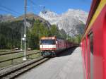 Zugskreuzung in Preda: Links, Ge 4/4 III 641  Coop  mit RE 1129; Foto wurde aus dem rechten Zug, RE 1136 gemacht, 04.10.2011.