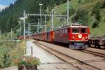 RhB Schnellzug 535 von Chur nach St.Moritz am 13.08.1991 Einfahrt Bergn mit E-Lok Ge 6/6II 706 - D - 3xB - 2xA - B. Hinweis: Wagen noch mit Griffstangen, gescanntes Dia
