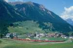 RhB Schnellzug 535 von Chur nach St.Moritz am 08.06.1993 bei Bergn mit E-Lok Ge 4/4II 631 - D 4223 - B 2425 - B 2383 - B 2423 - A 1236 - A 1239 - B 2265 - B 2234 - Haikv 5111. Hinweis: gescanntes Dia
