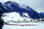 RhB Schnelllzug 545 von Chur nach St.Moritz am 25.02.2000 bei Bergn mit E-Lok Ge 4/4III 642 - D 4224 - B 2356 - B 2362 - B 2391 - A 1233 - A 1269 - Lbv 7858 - Sklv 8407.