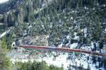 RhB Schnellzug 550 von St.Moritz nach Chur am 03.03.1998 bei Fuegna-Tunnel zwischen Preda und Muot mit E-Lok Ge 4/4 III 642 - B 2318 - B 2323 - WR 3811 - A 1263 - A 1293 - B 2393 - B 2379 - B 2360 - D 4222 - Skl 8406. Hinweis: gescanntes Dia
