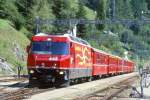 RhB Schnellzug 550 von St.Moritz nach Chur am 27.08.1998 in Filisur mit E-Lok Ge 4/4 III 648 - B 2433 - A 1225 - A 1227 - B 2392 - B 2374 - B 2435 - D 4218. Hinweis: gescanntes Dia
