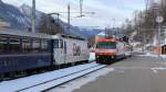 Morgendliche Zugkreuzung im Bahnhof Filisur mit Ge 4/4 III 643  Vals  (Ems-Chemie) aus St. Moritz und der Ge 4/4 III 641  Maienfeld  (Coop) aus Chur. (19.01.2013)