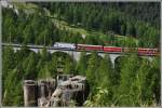 RE1141 nach St.Moritz mit Ge 4/4 III 650  Seewis-Valzeina  dreimal aufgenommen vom gleichen Standpunkt. Hier befindet sich der Zug auf dem Albulaviadukt III. (15.09.2015)