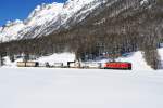 Ge 6/6 II 704 verlässt am 11.02.2016 mit einem kurzen Güterzug Bever in Richtung Albula.