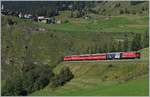 Die RhB Ge 6/6 703 St.Moritz mit dem RE 1148 auf dem Weg nach Chur auf der mittleren Ebene oberhalb von Bergün Bravuogn. Im Hintergrund das  Heidi-Flim  Dorf Latsch.
14. Set. 2016