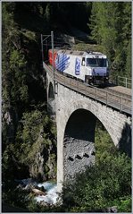 Zwischen Muot und Preda wechselt die Albulabahn vier Mal die Talseite. Die RhB Ge 4/4 III 649 erreicht in wenigen Minuten Preda und überquert hier die Albula auf dem Albula-Viadukt IV das letzte Mal.
14. Sept. 2016