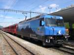 Am 10.06.2006 trifft Ge 4/4 III 647  Grsch  mit einem Regionalzug Chur - St.