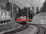 Ge 4/4 III 648  Susch  erreicht mit dem RE1121 (Chur - St.Moritz) den Bahnhof von Filisur.

Filisur, 14. Juni 2017