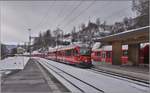 IR1145 mit ABe 8/12 3513 nach St.Moritz fährt in Filisur ein.