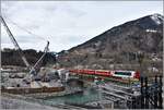 Bau der 2. Hinterrheinbrücke der RhB in Reichenau-Tamins. IR1145 mit Ge 4/4 III 644  Savognin .(05.03.2018)