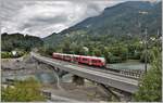 S2 1558 mit ABe 4/16 3105 auf der Hinterrheinbrücke bei Reichenau-Tamins.