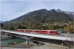 S2 1564 mit ABe 4/16 3104 noch auf der alten Hinterrheinbrücke bei Reichenau-Tamins.