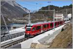 S2 1563 mit ABe 4/16 3101 nach Thusis verlässt ReichenaU-tAMINS. (01.04.2020)