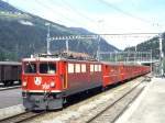 RhB Schnellzug 525 von Chur nach St.Moritz am 16.05.1994 in Tiefencastel mit E-Lok Ge 6/6II 707 - D 4216 - B 2382 - B 2447 - B 2443 - A 1224 - A 1243 - B 2339. Hinweis: Lok hat noch Scherenpantograf.