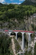 Ge 4/4 III 651  Fideris  am 14. August 2011 mit dem RE 1144 (St. Moritz - Chur) am Landwasserviadukt.