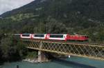 Mit dem Glacier-Express 911 im Schlepptau berquert die Ge 4/4 I 605 am 2.9.11 den Hinterrhein bei Reichenau-Tamins.