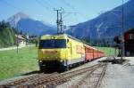RhB Schnellzug 550 von St.Moritz nach Chur am 26.08.1998 Durchfahrt Surava mit E-Lok Ge 4/4 III 647 - 2x A - 3x B - D. Hinweis: gescanntes Dia

