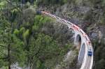 Doppel-Glacier-Express GEX 906 + 908 Zermatt - Chur - St. Moritz mit Ge 4/4 III 647  Grsch  auf dem Landwasser-Viadukt bei Filisur. (19.05.2013)