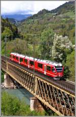 S1 1512 mit ABe 4/16 3101 auf der Hinterrheinbrücke bei Reichenau-Tamins. (01.05.2014)