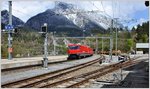 RE1141 nach St.Moritz mit der Ge 4/4 III 648  Susch  in Reichenau-Tamins. (27.04.2016)