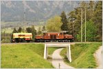 Muttertags Dampfextrazug Davoser Rundfahrt mit G 4/5 107  Albula  und Löschzug mit Ge 6/6 I 414 und Zisternenwagen 9862. Hier ist der Löschzug zwischen Cazis und Thusis unterwegs. (08.05.216)