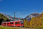 Der Triebzug ABe 8/12 3103 fährt als S2 von Schiers nach Thusis im herbstlichen Rhäzüns vorüber.Bild vom 1.11.2016