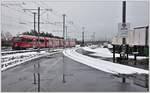 S1 1512 mit ABe 4/16 3101 nach Schiers in Felsberg. Die zwei dreispurigen Anschlussgeleise sind wegen Änderung der Transportlogistic nicht mehr in Betrieb. (19.11.2017)