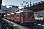 S2 1563 nach Thusis mit Steuerwagen 1711 und Be 4/4 511 in Chur. (13.302.2018)