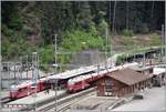 S2 1557 nach Thusis mit ABe 4/16 3102 begegnet in Reichenau-Tamins der S2 1560 nach Chur mit ABe 4/16 3104. (02.05.2018)