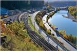 Bahnhof Reichenau-Tamins. Im Hintergrund ist die bereits verpackte alte Hinterrheinbrücke zu sehen. (03.11.2018)