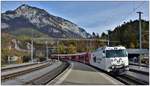 IR1133 nach St.Moritz mit der Ge 4/4 III 643  Vals  fährt in Reichenau-Tamins ein. (04.11.2018)