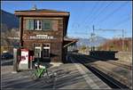 RhB Bahnhof Haldenstein, rechts davon die SBB Doppelspur.