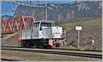 Em 9885 5837 830-9 holt die leeren Zementwagen im Übergabebahnhof. Hinter der Lok endet die Schmalspur des Dreischienengleises. Für die Meterspurfahrzeuge zum Holcimwerk und zum Kieswerk Untervaz wird dieses Ausziehgleis für die Spitzkehre benötigt. (24.03.2020)