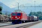 RhB Gterzug 5552 von St.Moritz nach Landquart am 07.06.1993 Einfahrt Untervaz mit E-Lok Ge 4/4 I 604 - Ek 6219 - E 6619 - Ek 6072 - Uace 7993 - Gakv 5415. Hinweis: Lok noch mit Scherenpantograf, E-Wagen dieser Art gibt es heute im EInsatz keine mehr.
