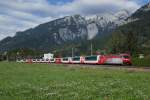 Ge 4/4 III 645 erreicht am 14.09.2013 mit dem doppelten Glacier-Express 905/907 Domat/Ems.