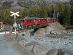 RhB,Berninabahn  Heidi Express  kurz vor der Station Morteratsch
am 8.10.2000