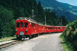 RhB: BERNINABAHN  Zwei ABe 4/4 der Baureihe 30 mit einem langen Zug zwischen Poschiavo und Tirano auf der Fahrt nach Tirano im Juli 1989.