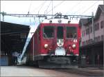 ABe 4/4 45 und 55 in Pontresina zur Abfahrt bereit mit Bernina Express nach Tirano. Links unter dem Perrondach die Gleichstromanzeige fr das umschaltbare Gleis 3. (13.06.2007)