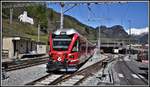 Bernina Express PE951 mit ABe 8/12 3504 trifft in Poschiavo ein. (01.05.2019)