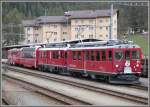ABe 4/4 44 und 54 mit der Abteilung BerninaExpress nach St.Moritz wartet in Pontresina auf den Abfahrbefehl.