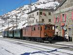 Ge 4/4 81 (BC) Erste Fahrt in eigener Kraft über den Bernina-Pass.
Die Ge 4/4 81 mit Baujahr 1916 der CHEMIN DE FER TOURISTIQUE BLONAY CHAMBY (BC), ehemals Bernina-Bahn (BB), am 13. Februar 2022 in ihrer ehemaligen Bergwelt unterwegs wie vor 106 Jahren.
Es handelt sich um die einst stärkste Gleichstromlok der Schweiz.
Ospizio Bernina ist mit über 2253 m.ü.M. der höchstgelegene Bahnhof der Rhätischen Bahn (RhB).
Foto: Walter Ruetsch 