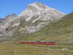 RhB - Bernina Express unterwegs nach St.Moritz zwischen Ospizio Bernina und Bernina Diavolezza am 25.08.2007