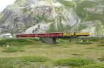 RhB - Regio-Express 1642 von Tirano nach St.Moritz am 17.08.2007 auf Brcke bei Bernina Lagalb mit Triebwagen ABe 4/4 III 54 - B 2253 - B 2456 - B2454 - B 2096 - B 2097
