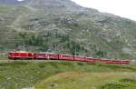 RhB - Regionalzug 1650 von Tirano nach St.Moritz am 17.08.2008 kurz vor Bernina Lagalb mit Zweikraftlok Gem 4/4 802 - Triebwagen ABe 4/4 II 49 - AB 1543 - BD 2473 - B 2468 - B 2233 - B 2453 - B 2462 -