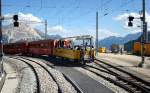 RhB-Zug mit offenem Panoramawagen am Schluss verlsst den Bahnhof Alp Grm in Richtung Poschiavo, Sommer 2007 (Sylvia)