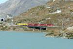 RhB - Regioexpress 1642 von Tirano nach St.Moritz am 12.10.2008 auf Brcke am See mit Triebwagen ABe 4/4I 30 - ABe 4/4I 34 - B - B - B - B  