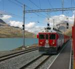 Der Regionalzug 1635 in Ospizio Bernina am 18.09.2009.