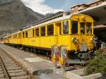 Der  Gelbe Zug  der Berninabahn.Eben noch im tiefsten Winter (Berninapass)jetzt im Frhling wo in Tirano schon die Magnolien blhen.28.03.10